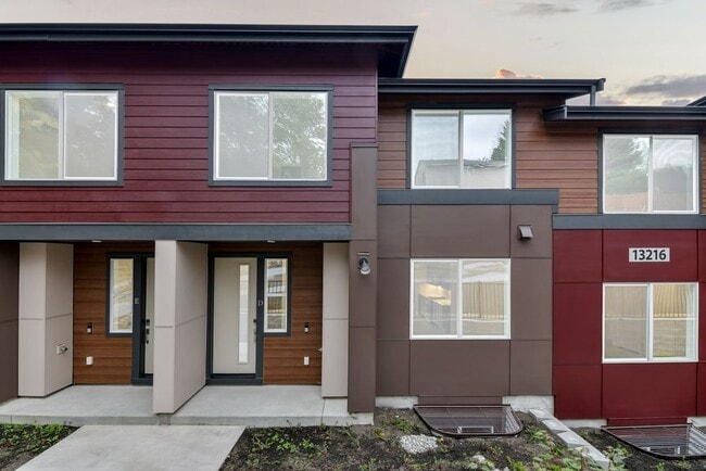 13216 NE 127th Way unit D, Kirkland, WA 98034 - photo 2