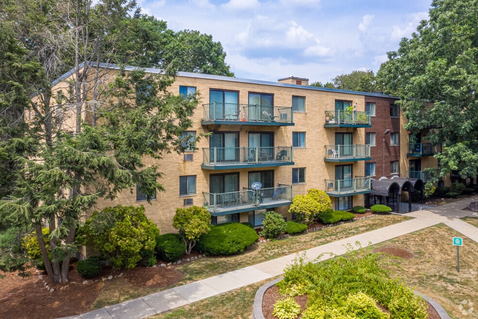 Fairlawn Estates at the T, Mattapan, MA 02126 - photo 2