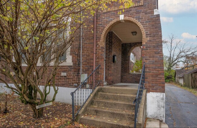 834 Hermosa Ave unit 1, Cincinnati, OH 45238 - photo 3