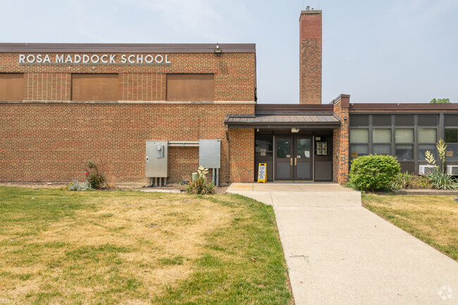 Maddock Elementary School has 293 students.