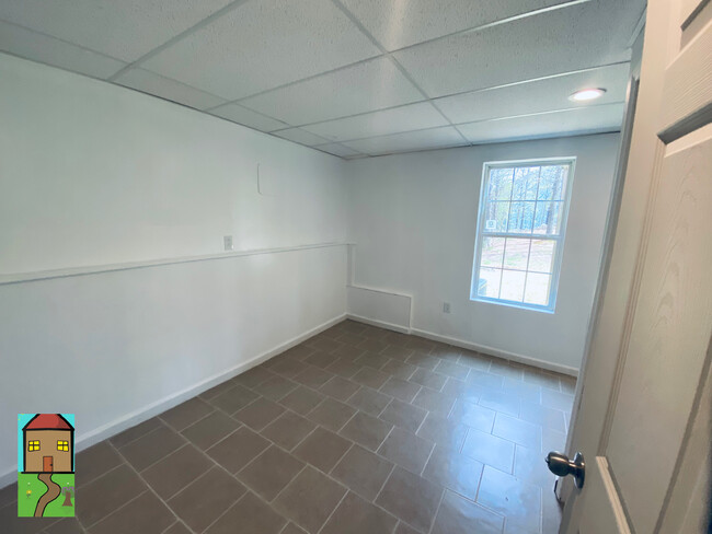 Living Area pic3