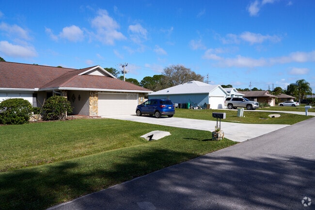 The majority of homes in Lakewood Park are traditional ranch homes.