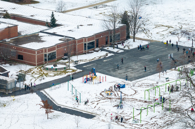 Monroe Elementary School has 314 students in grades K through 5.