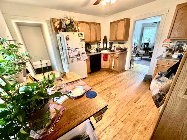 229 W Van Buren St unit 2, Port Washington, WI 53074 - photo 3