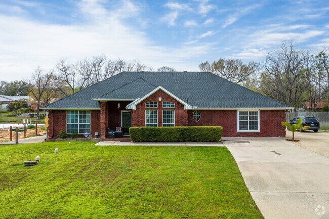 Many homes in River Oaks come with large front and back yards.