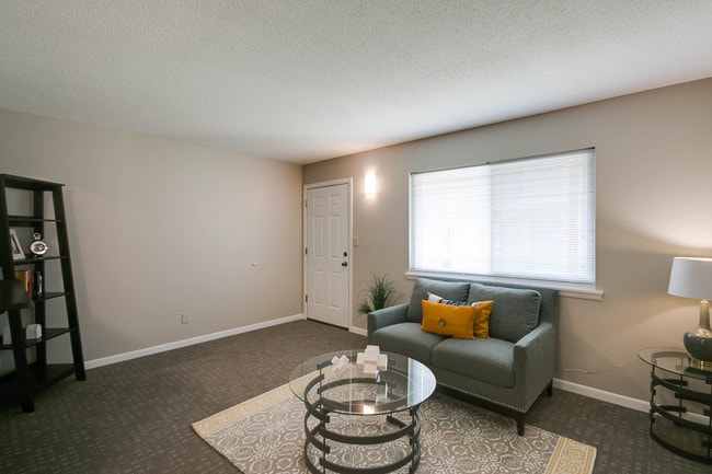 Wildcat Inn - 1854-1858 Claflin, Manhattan, KS 66502 - photo 3