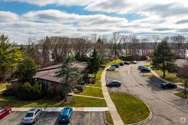 Condos in Nancy Park start around $80,000 and reach around $160,000 for a lakeside view.