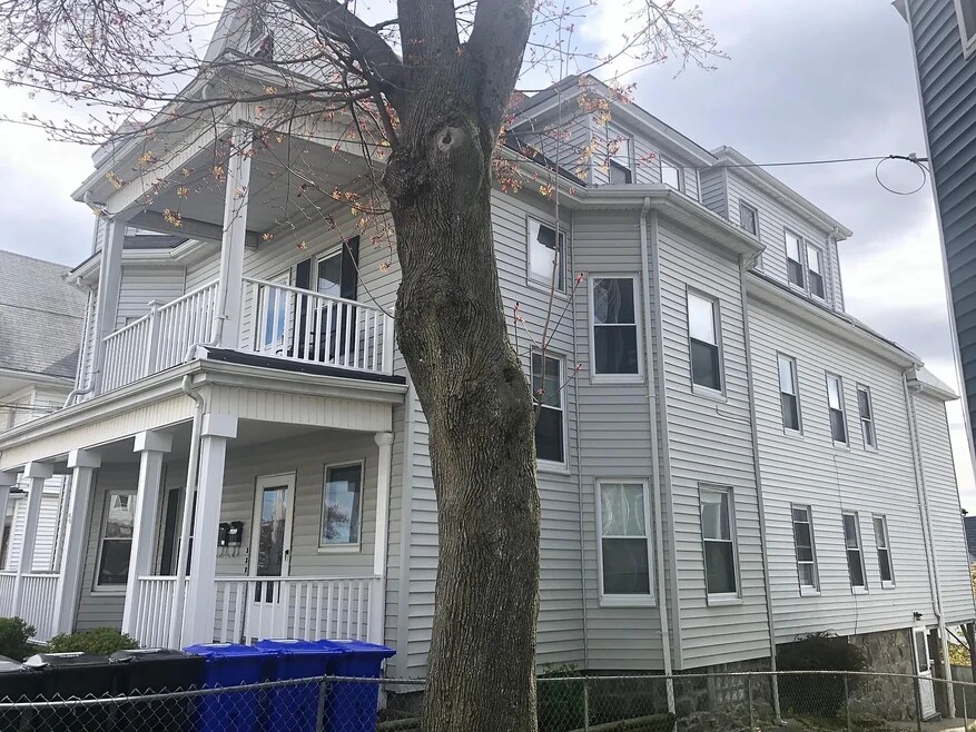 52 Crescent Ave unit 2, Malden, MA 02148 - photo 1