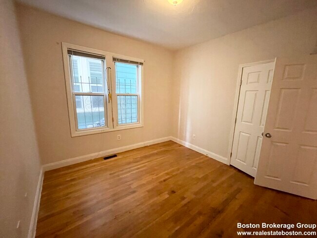 733 Parker St unit 733 Parker, Roxbury Crossing, MA 02120 - photo 3
