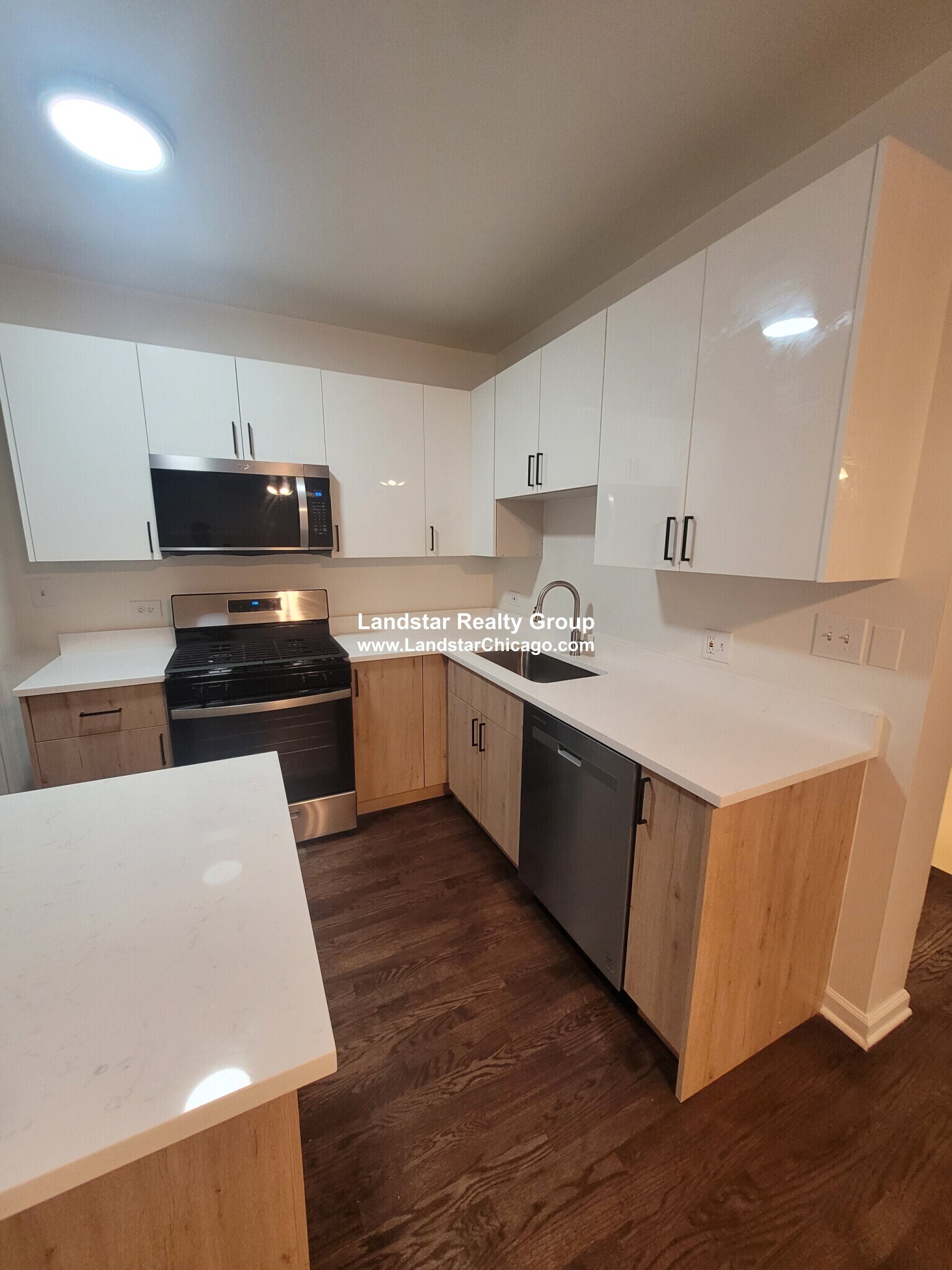 6708 N Hermitage Ave unit 1, Chicago, IL 60626 - photo 1