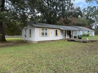 206 S Smith St, Fulton, MS 38843