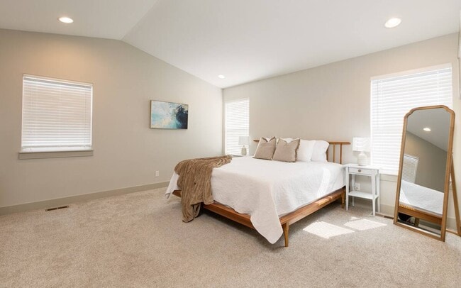 913 Columbine Ave, Colorado Springs, CO 80904 - photo 2