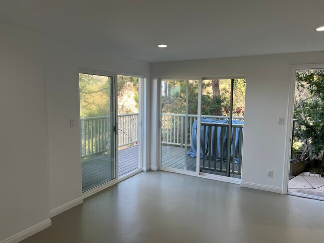 3623 Serra Rd unit Hillside Unit, Malibu, CA 90265 - photo 4