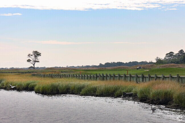 The Woodmere Club offers private golf and waterfront views in Woodsburgh.