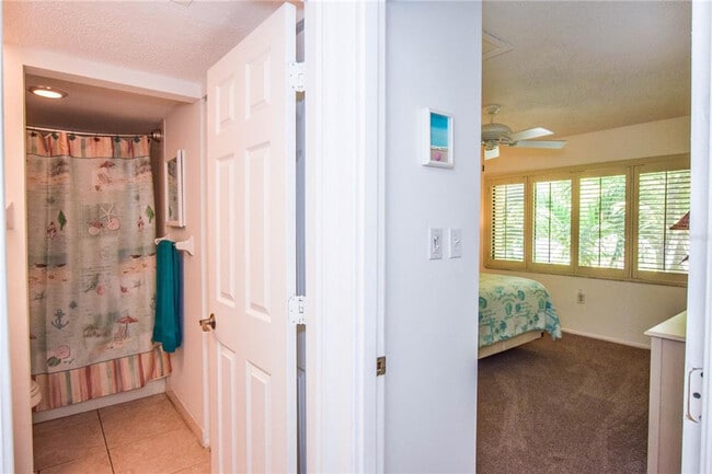 6706 Sarasea Cir unit ID1364701P, Sarasota, FL 34242 - photo 7