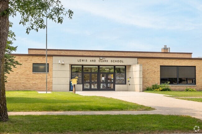 Lewis & Clark Elementary School is located in the middle of the neighborhood.
