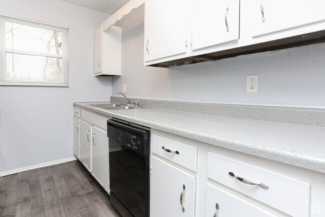 2BR, 1BA - 825 SF - Kitchen