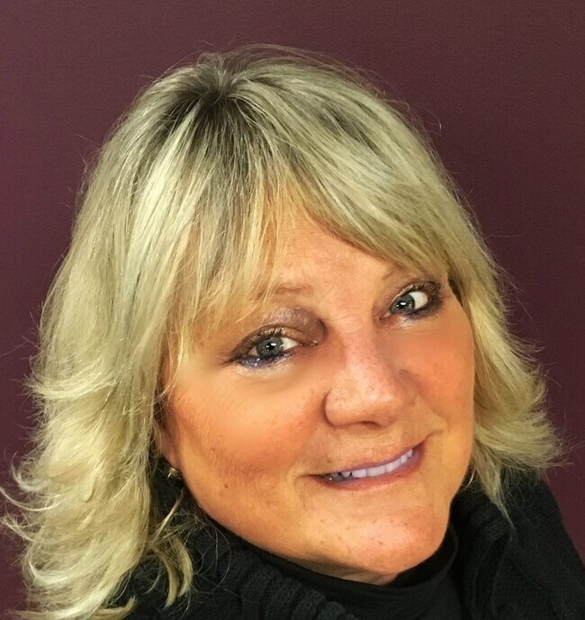 Lucinda Lowe