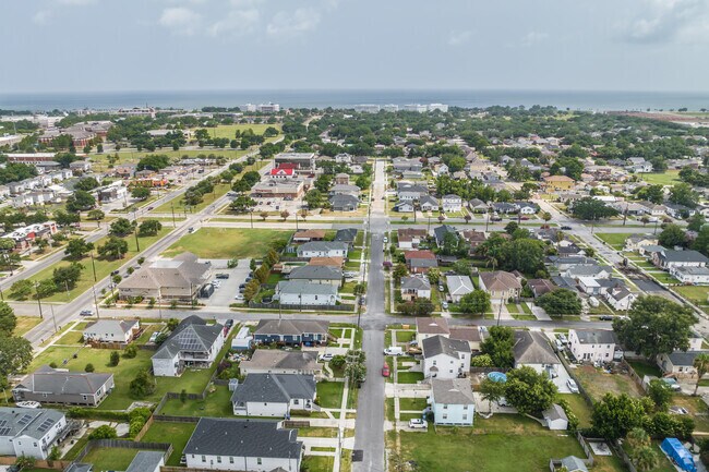 Lake Pontchartrain is a short trip from Milneburg.
