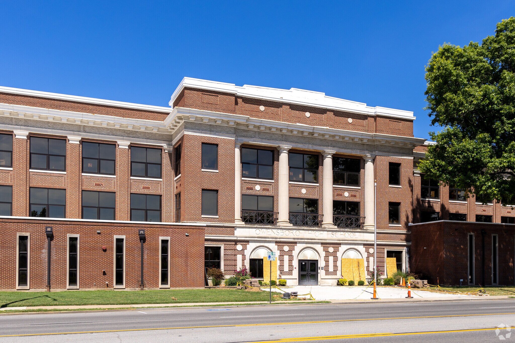 Owensboro High School has 1,334 students in attendance.