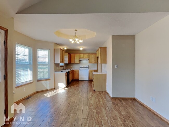 701 N Pinewood Ave, Republic, MO 65738 - photo 4