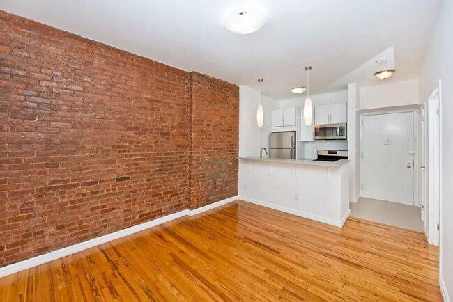 130 Barrow St unit 5, New York, NY 10014 - photo 2