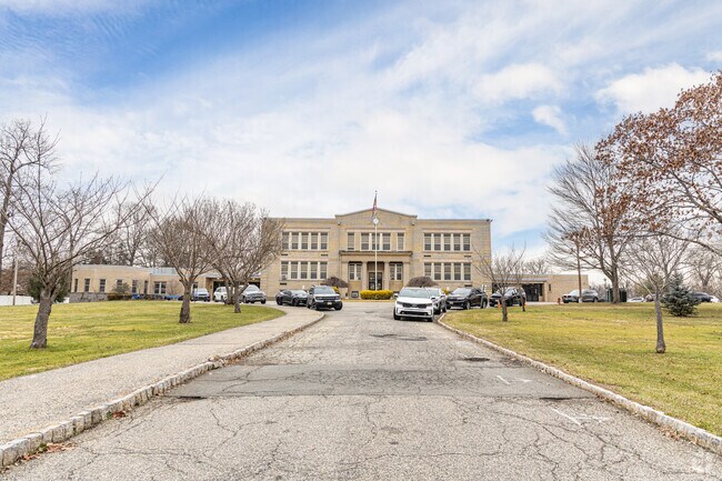 Central Elementary School offer its students a quality education.