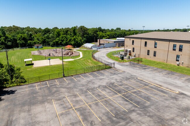 The student population of Reidland Middle School is 318 and the school serves 6-8.