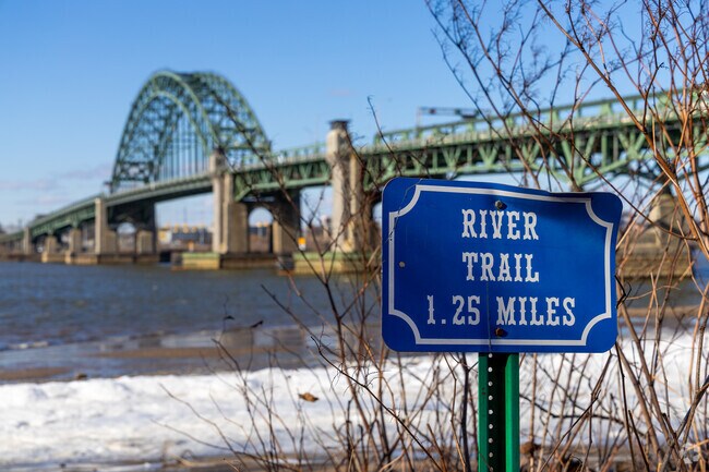 The nearby Delaware River Trail gives great views along the sandy trail down the river.