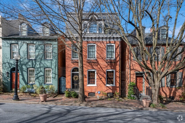 Immaculately maintained historical row homes are abundant around Mussertown.