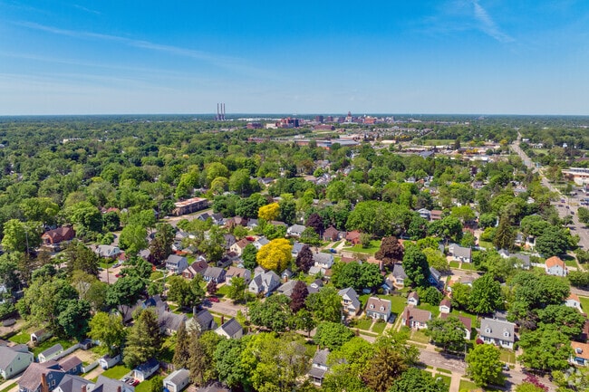 The community of Groesbeck is a conveniently located, family-friendly neighborhood in Lansing.