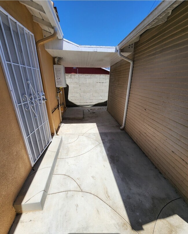 1531 W 71st St, Los Angeles, CA 90047 - photo 4