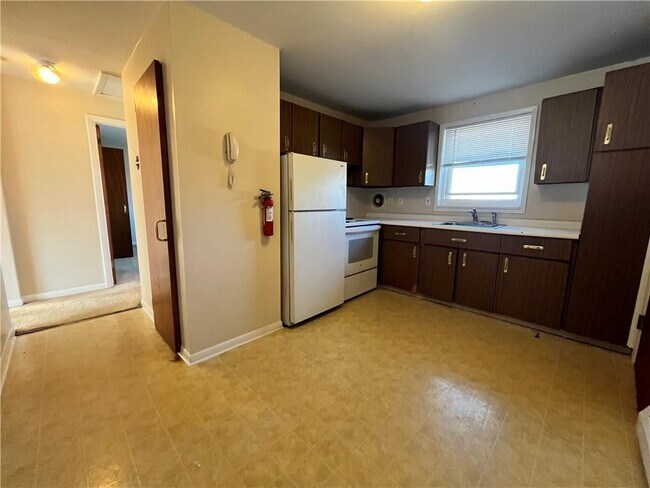 70 Carroll Ave, Newport, RI 02840 - photo 7