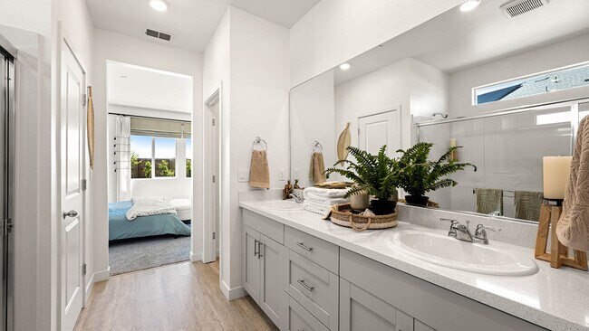 5377 Turwar St, Redding, CA 96002 - photo 7