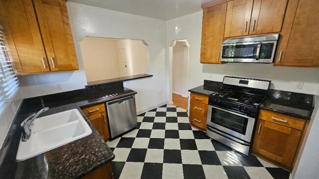 1210 N Orange Grove Ave unit 7, West Hollywood, CA 90046 - photo 5