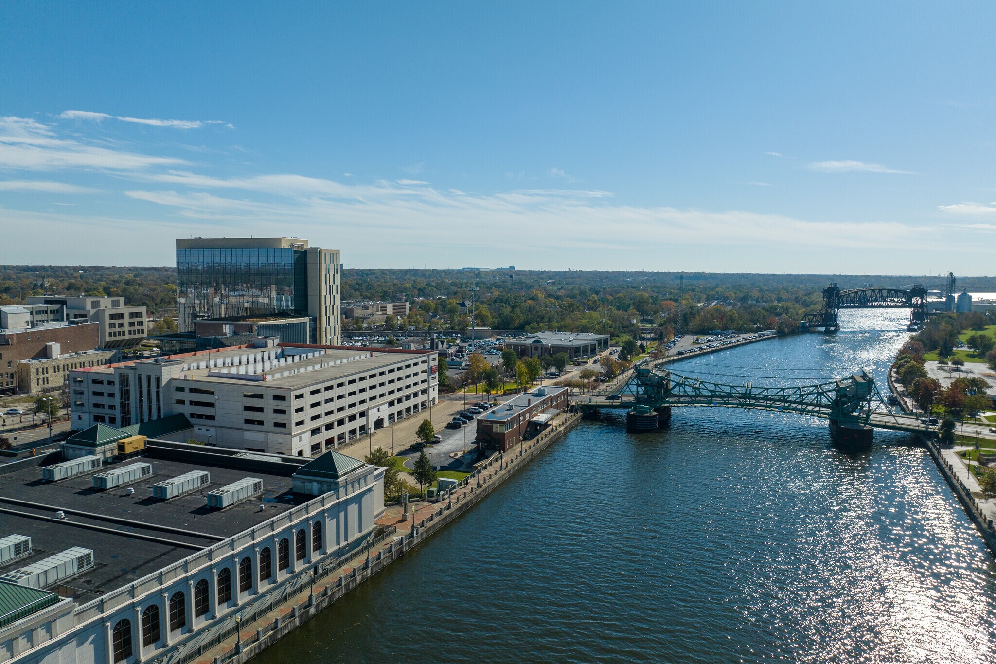 Preston Heights is a short walk from the Des Plaines river.