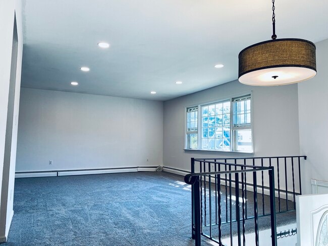 17 Aldrich St unit 3bd 2full baths, Sayville, NY 11782 - photo 2