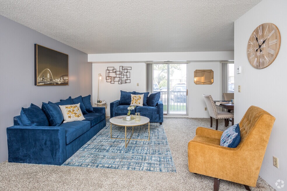 3000 Grand Apartments, Des Moines, IA 50317 - photo 2