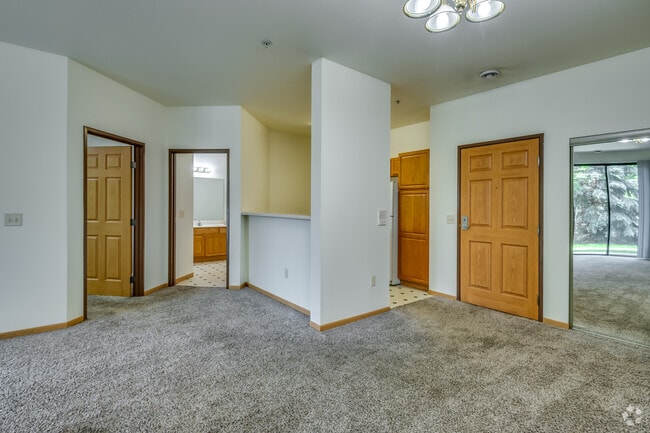 2BR, 2BA - 991SF - Living Room