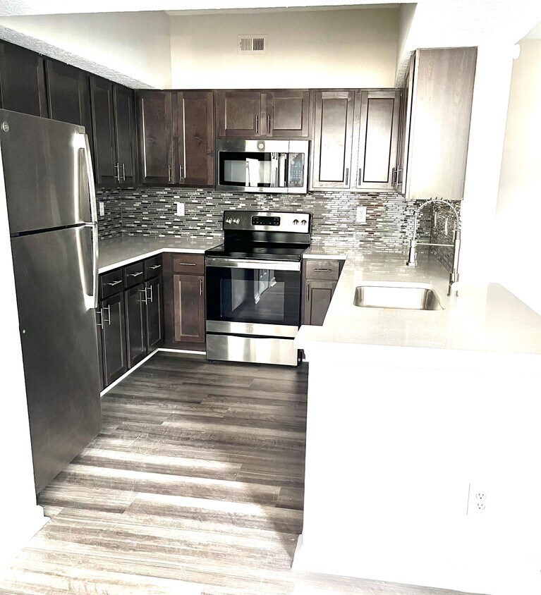 Waterford Square Apartments 7601 Waterford Square Dr, Charlotte, NC