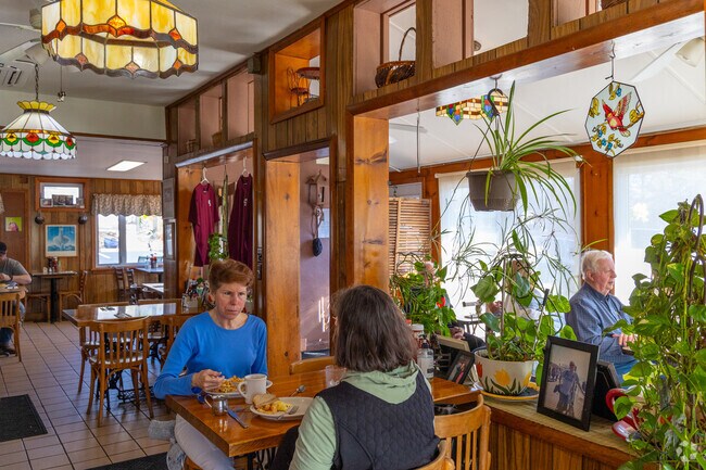 Mom’s Restaurant in East Amwell has served homestyle meals for three generations.