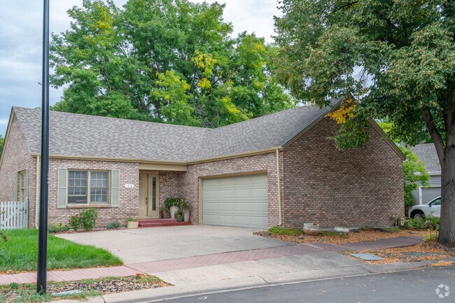 Collindale includes many ranch style homes.