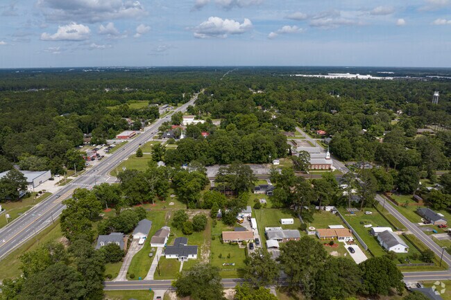 Bloomingdale's primary residential area is close in proximity to downtown.