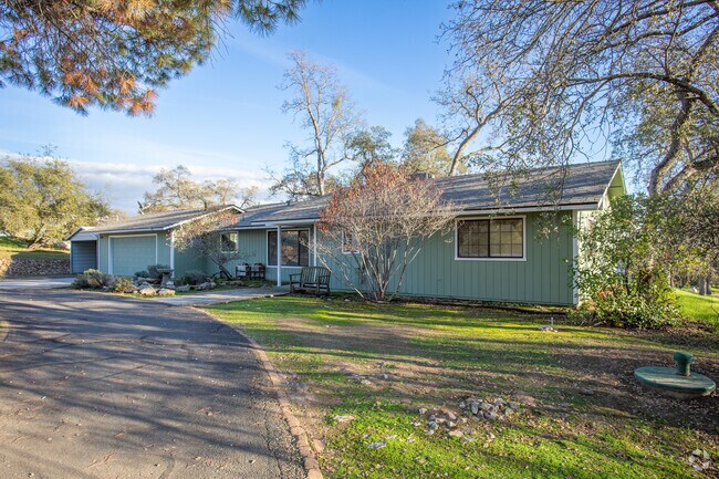Tall trees provide ample shade for some of the houses in Yosemite Lakes.