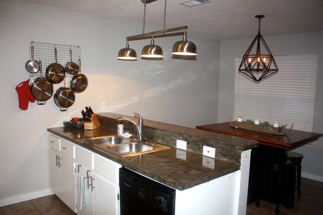 3408 Dolphin Dr, Austin, TX 78704 - photo 3