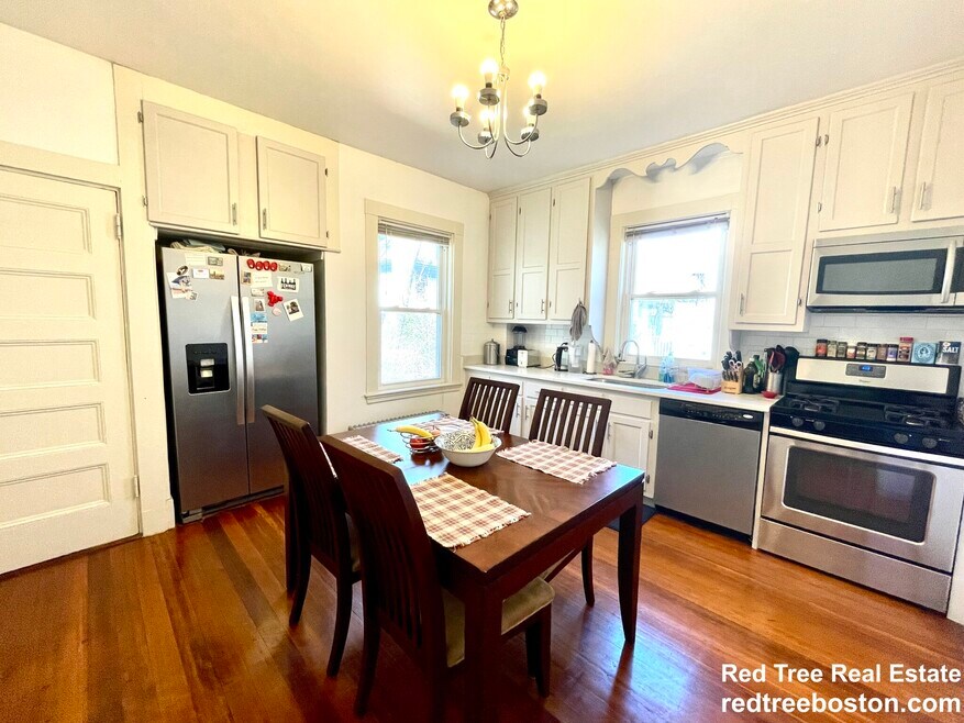 150 Babcock St unit 1, Brookline, MA 02446 - photo 1