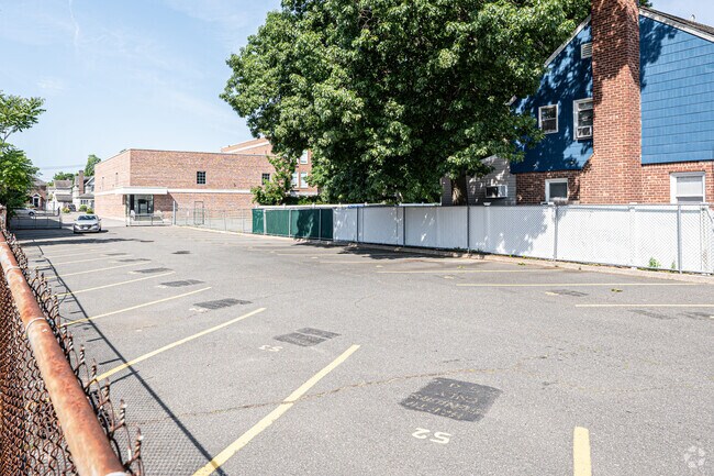 Hebrew Academy of the Five Towns & Rockaway High School in Cedarhurst has has 378 students.