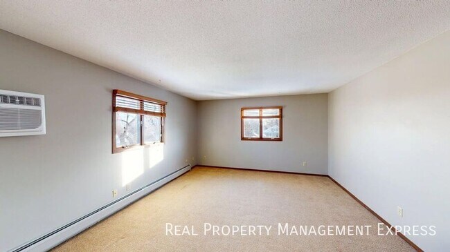 1011 S 2nd Ave unit 4, Sioux Falls, SD 57105 - photo 2