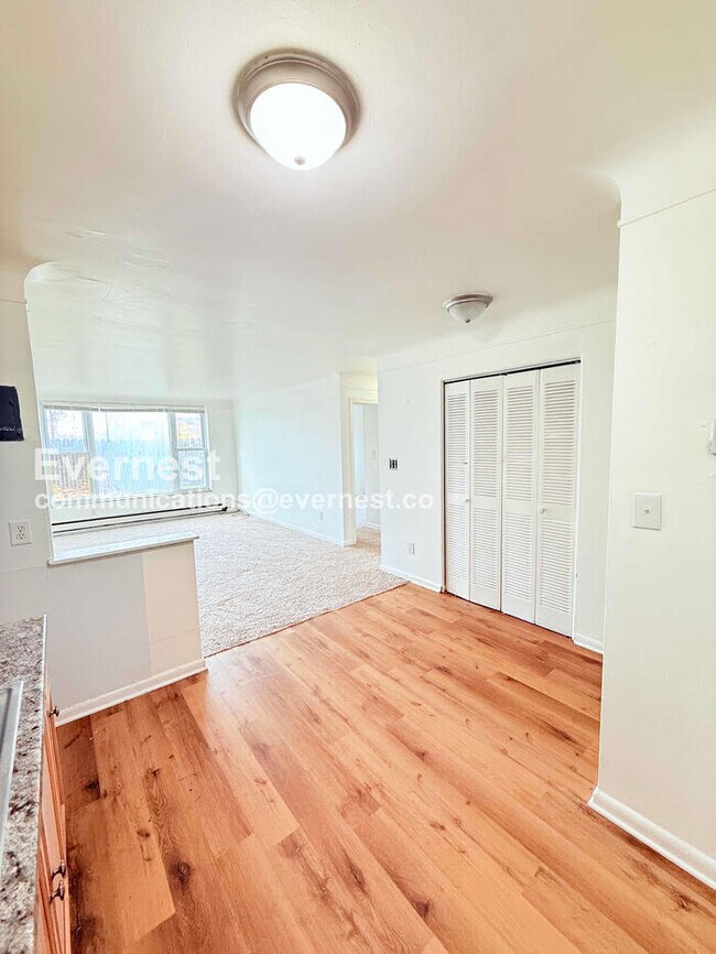 15601 Schoolcraft Rd unit 2, Detroit, MI 48227 - photo 6