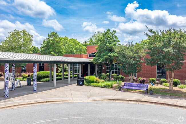 Hembstead parents are proud to send their children to a school like Elizabeth Lane Elementary.